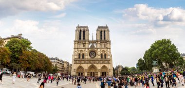Paris 'teki Notre Dame Katedrali