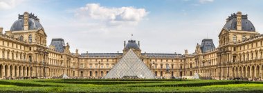 Paris 'teki Louvre Müzesi