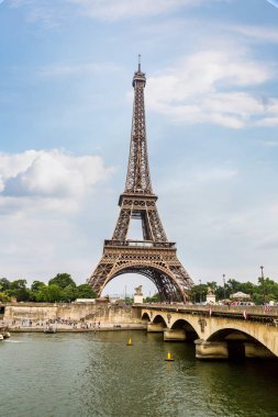 Paris ve Eyfel kulesinde SEINE