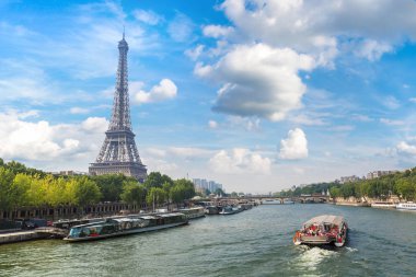 Paris ve Eyfel kulesinde SEINE