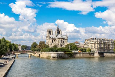 Seine ve Notre Dame de Paris