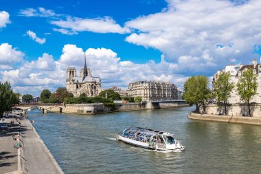 Seine ve Notre Dame de Paris