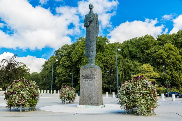 Staty av kung Haakon Vii i Oslo — Stockfoto