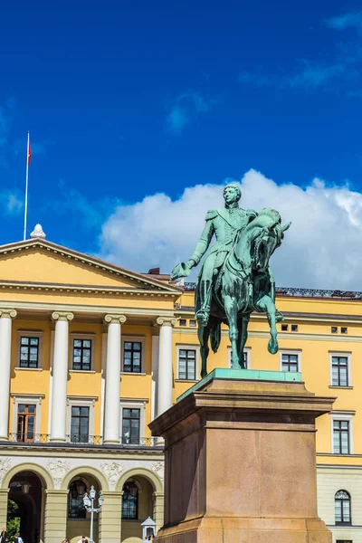 오슬로에서 동상 킹 Carl Johan 14 세 — 스톡 사진