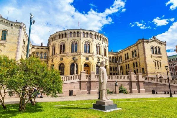 Парламент Норвегии в Осло — стоковое фото