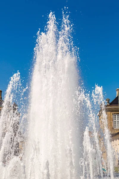 En fontän i Köpenhamn, Danmark — Stockfoto