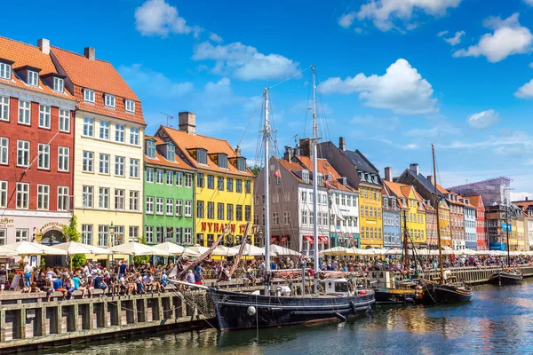 Nyhavn in Kopenhagen district — Stockfoto