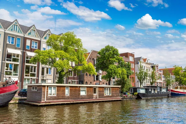 Amsterdam canals and boats in Netherlands — Stock Photo, Image