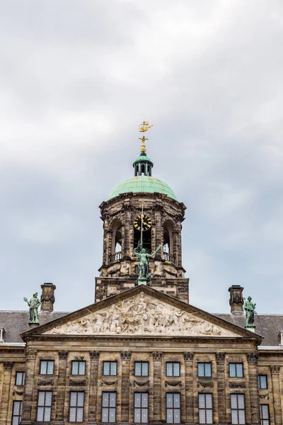 Wieża zegarowa w Amsterdam — Zdjęcie stockowe