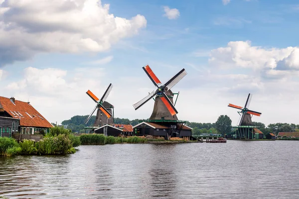 Hollanda'da Rüzgar değirmenleri — Stok fotoğraf