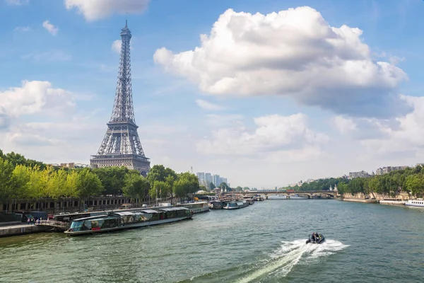 Sena en París y Torre Eiffel —  Fotos de Stock