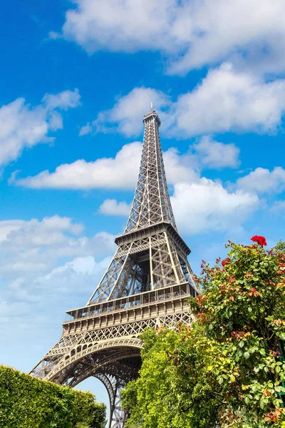 The Eiffel Tower in Paris — Stock Photo, Image