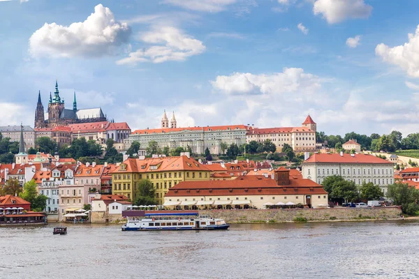 Stadsbilden i Prague city — Stockfoto