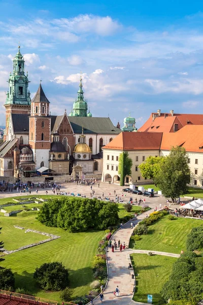 Wawel katedrális a Wawel domb Krakkóban — Stock Fotó