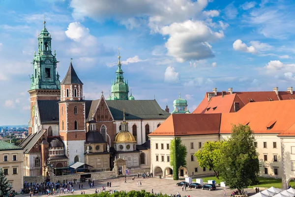 Wawel katedrális a Wawel domb Krakkóban — Stock Fotó