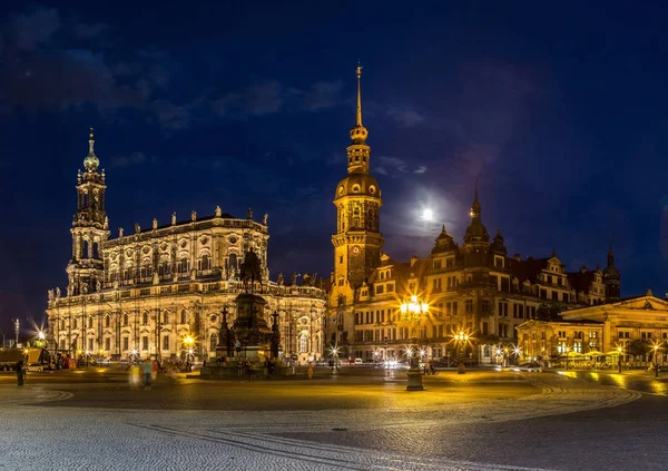 Ночной вид на Дрезден — стоковое фото
