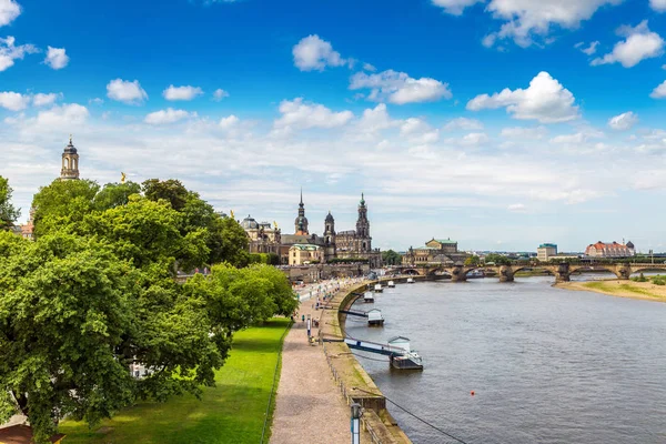 Panorama op Dresden — Stockfoto