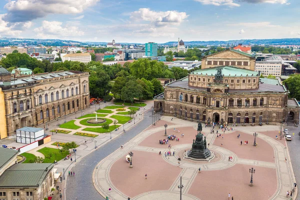 Semper Opera House in Dresden — Stockfoto