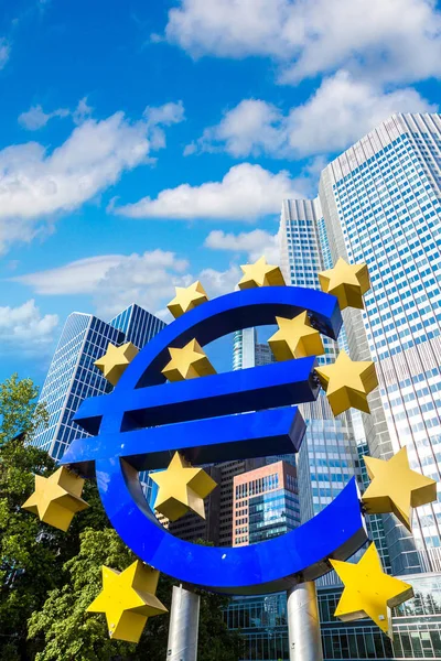 Euro sign in Frankfurt — Stock Photo, Image