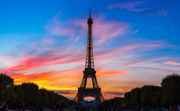 Torre Eiffel ao pôr do sol em Paris — Fotografia de Stock