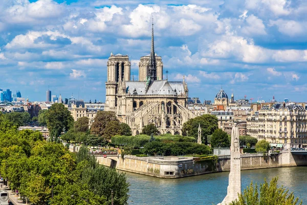 Sena y Notre Dame de Paris —  Fotos de Stock