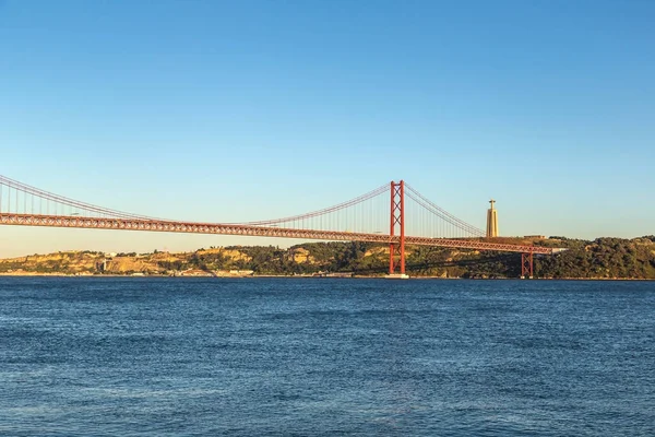 Eisenbahnbrücke in Lissabon, Portugal. — Stockfoto