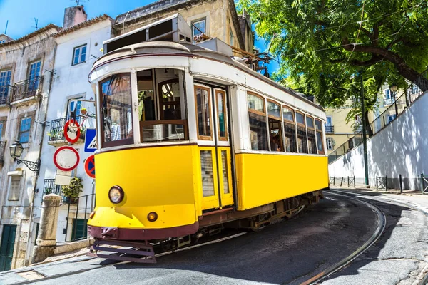 Lizbon Şehir Merkezi Bir Yaz Günü Ndeki Vintage Tramvay — Stok fotoğraf