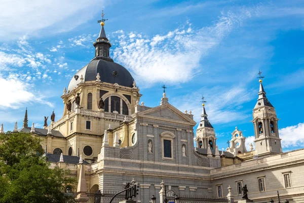 Catedral de la Almudena en Madrid —  Fotos de Stock