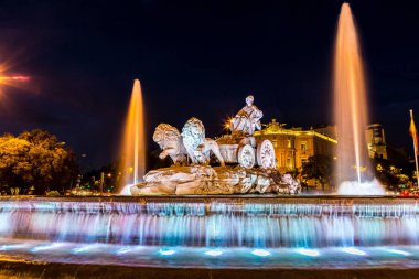 Madrid'da Cibeles Çeşmesi