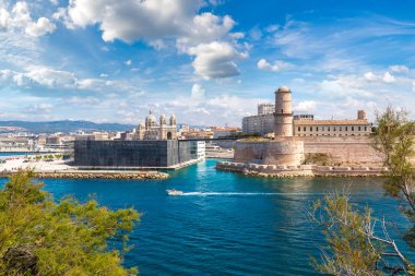 Saint Jean Kalesi ve katedral de la Major ve Vieux port Marseille, Fransa