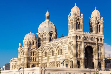Katedral de la büyük bir yaz günü Marsilya, Fransa