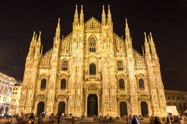 Ünlü Milano Katedrali'ne, bir güzel yaz gece Duomo Milan, İtalya
