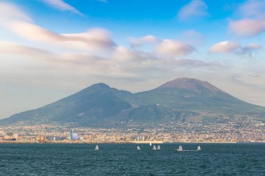 Bir yaz günü içinde Vezüv Yanardağı Körfez Napoli, İtalya