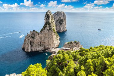 Capri Adası İtalya 'da güzel bir yaz gününde