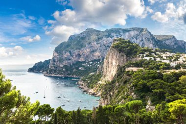 Capri Adası İtalya 'da güzel bir yaz gününde