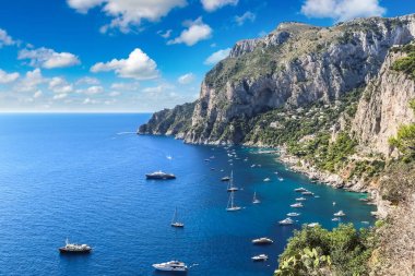 Capri Adası İtalya 'da güzel bir yaz gününde
