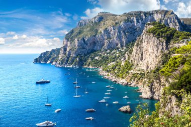 Capri Adası İtalya 'da güzel bir yaz gününde