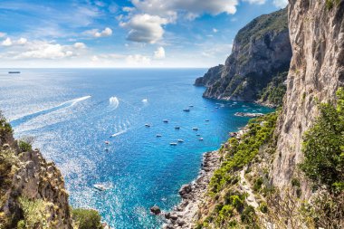 Capri Adası İtalya 'da güzel bir yaz gününde