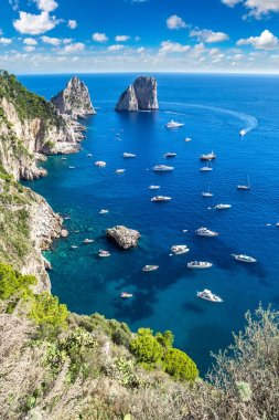 Capri Adası İtalya 'da güzel bir yaz gününde