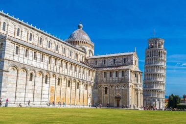 Leaning tower ve Pisa cathedral