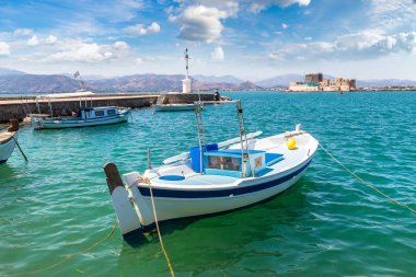Bourtzi kale bir güzel yaz günü, Nafplion, Yunanistan