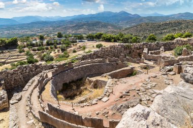 Krallar ve antik şehirde Mycenae, Yunanistan bir yaz günü kalıntıları Türbesi