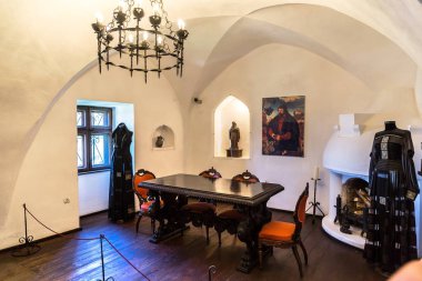 Transilvanya, Romanya - 15 Haziran 2015: İç in Bran Şatosu (Drakula'nın Şatosu) bir yaz günü, Transilvanya, Romanya