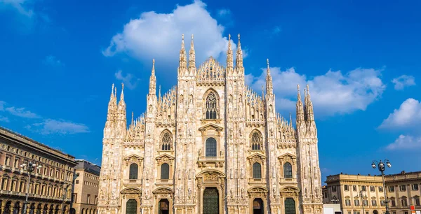 Famoso Duomo Milano Duomo Una Bellissima Giornata Estiva Milano — Foto Stock