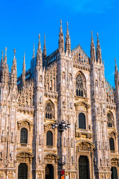 Знаменитый Миланский Собор Дуомо Прекрасный Летний День Милане Италия — стоковое фото