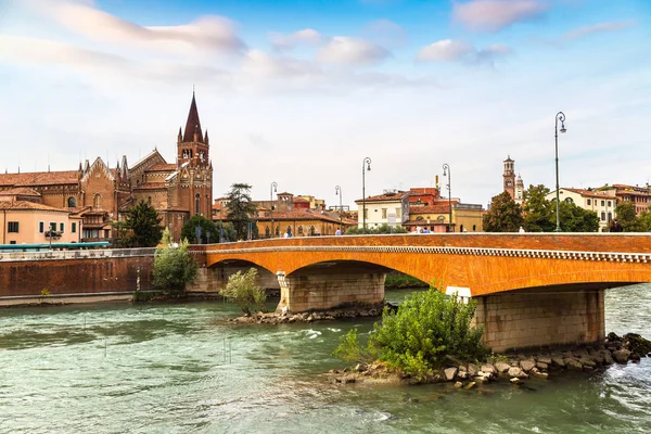 Stadsgezicht van verona, Italië — Stockfoto