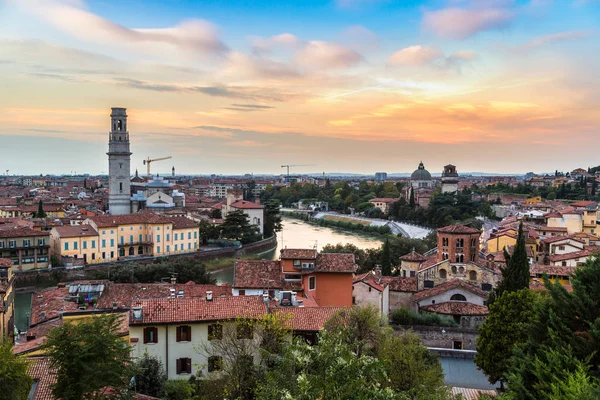 Verona w zachód słońca w Włochy — Zdjęcie stockowe