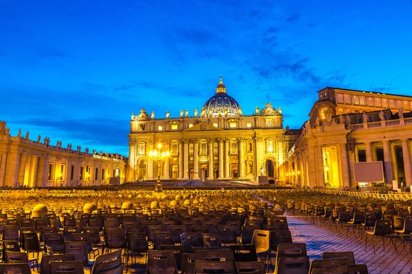 Ватикан вночі — стокове фото