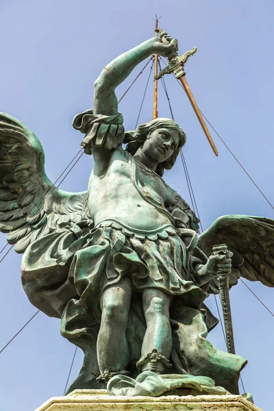 Statue des Heiligen Michael in Rom — Stockfoto