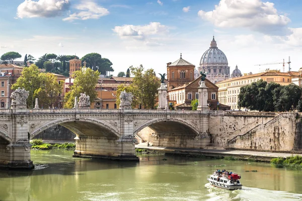 San Pietro basilica and Sant angelo bridge in Rome — Stock Photo, Image